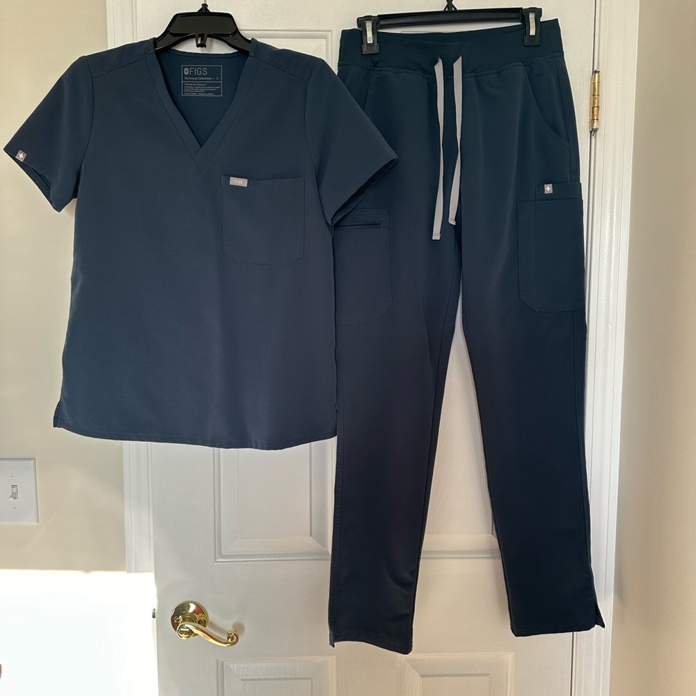 Figs scrubs